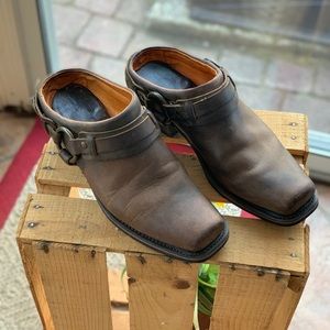 Womens Frye Mule Clog size 9 1/2 M, gently used.